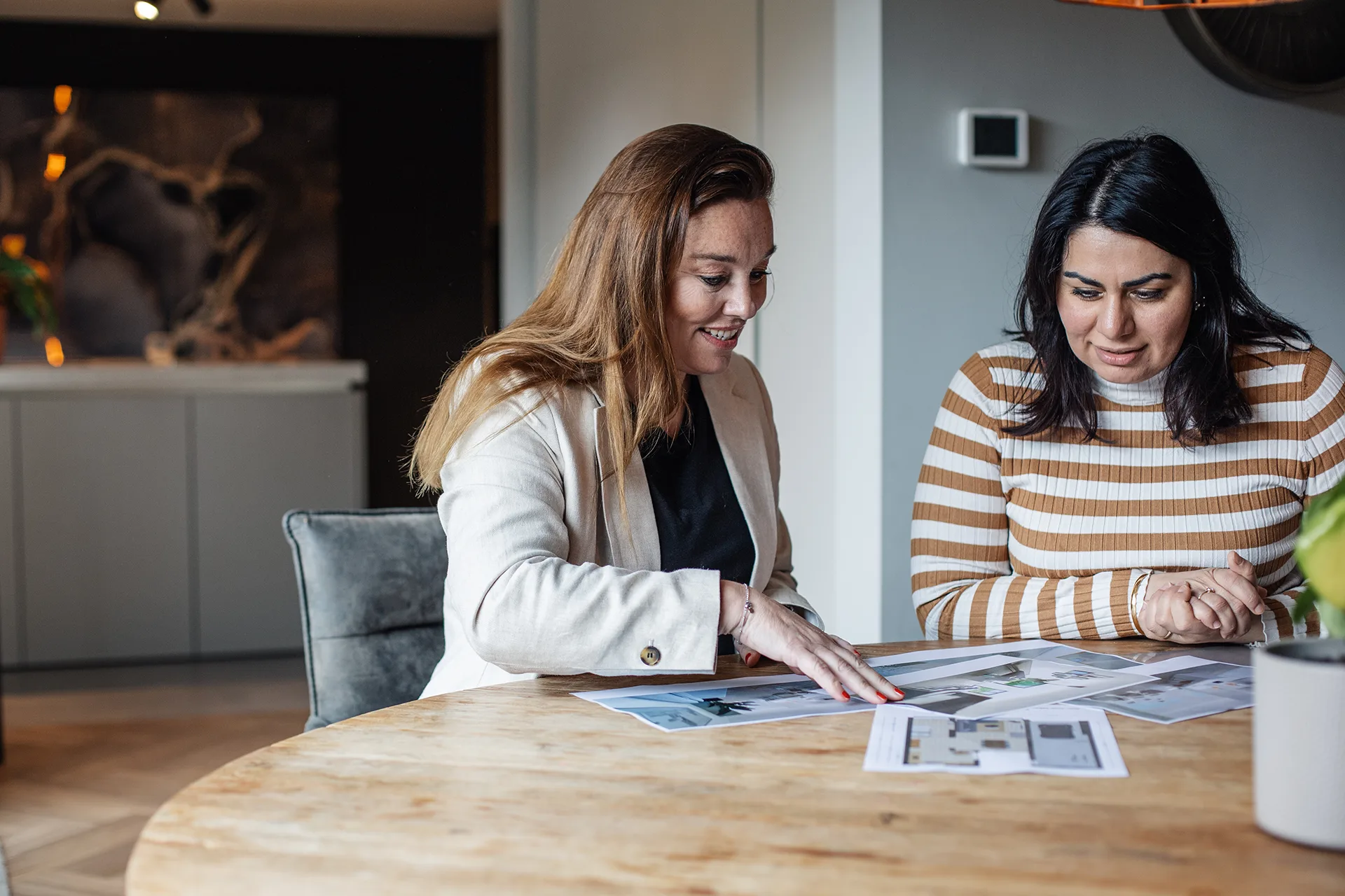 Karlijne bespreekt styling door met koper