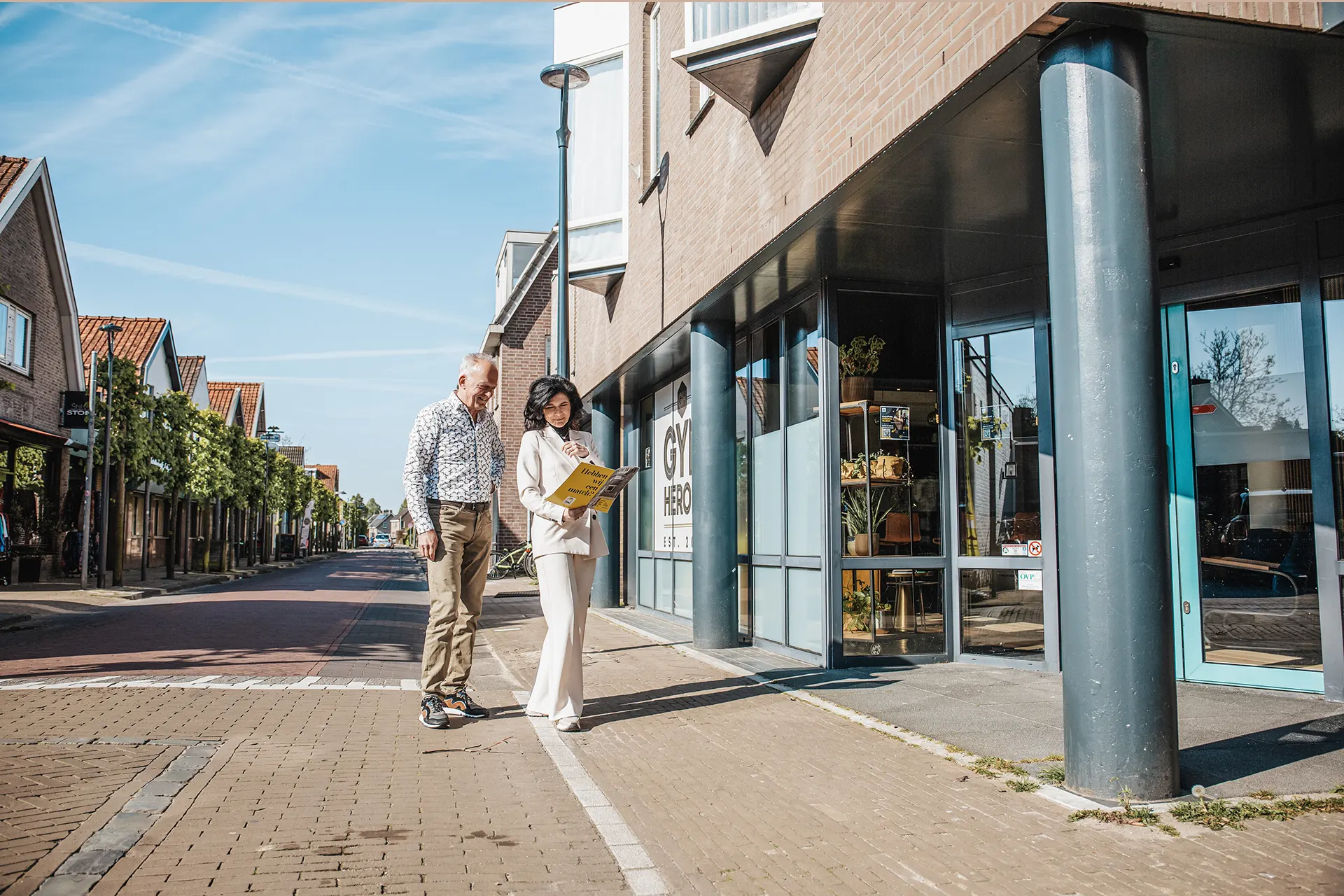 Mona is bezig met een taxatie van een bedrijfspand in Prinsenbeek