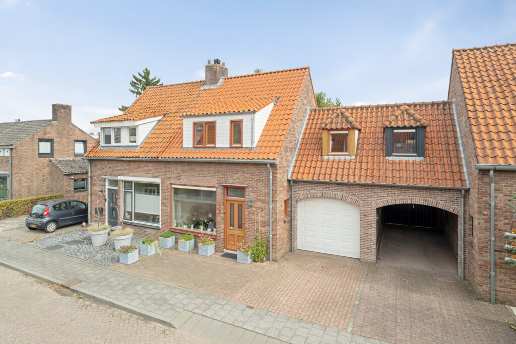 Koop Prinsenbeek Pastoor Oomenlaan 22